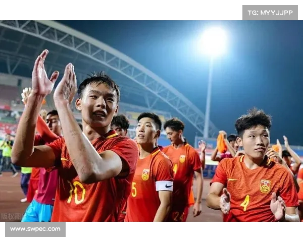 中国足球:一场胜利的背后,球员们的默契与坚守 中国足球:一场胜利的背后,球员们的默契与坚守